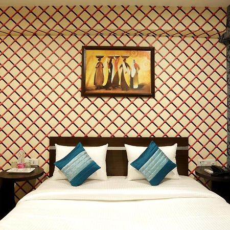 Hotel Green Plaza At Airport Нью-Дели Экстерьер фото